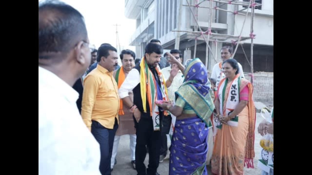 नामदार संजय बनसोडे यांचा लाडक्या बहिणीनी केले औक्षण