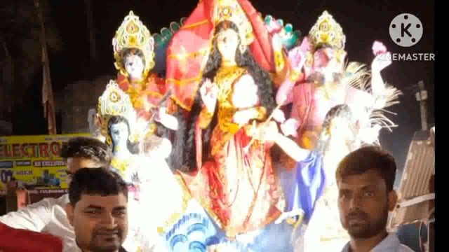 दीपावली के अवसर पर मां लक्ष्मी समेत देवी देवताओं की बिठाई गई प्रतिमा का किया गया विसर्जन