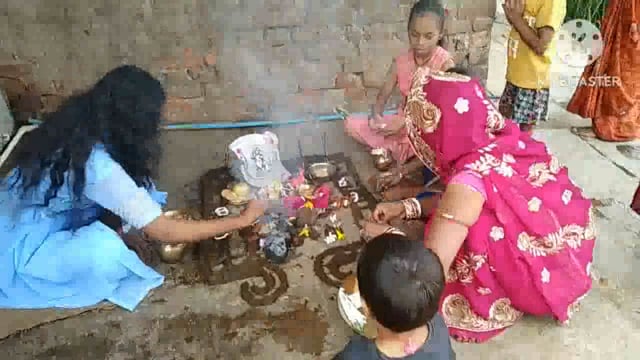 भाइयों की दीर्घायु के लिए बहनों ने की गोवर्धन पूजा और भैया दूज