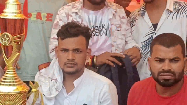 नाइट क्रिकेट टूर्नामेंट के फाइनल मुकाबले में विजेता एवं उपविजेता टीम के बीच समारोह पूर्वक शील्ड का किया गया वितरण