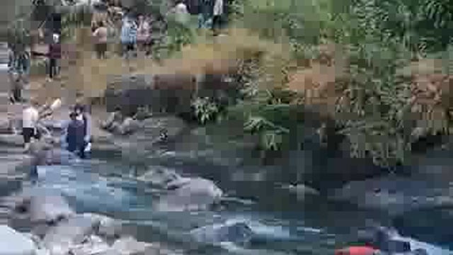 Uttarakhand Almora Jile mein bus gehri Khai Mein Giri Panch Logon Ki Maut Ho Gai bus mein lagbhag 40 sawariyan thi