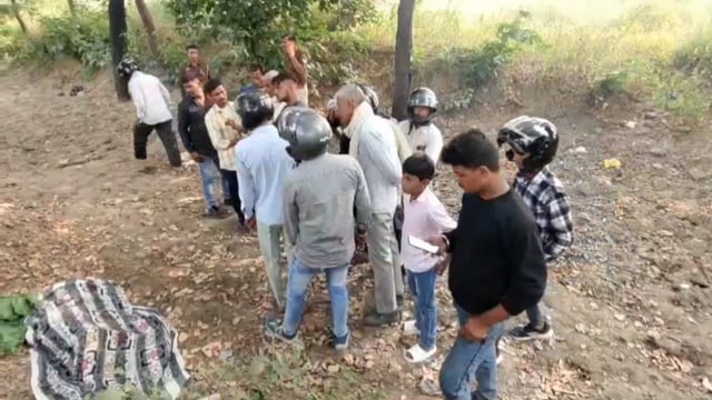 दीवाना कला के समीप मिला अज्ञात व्यक्ति का लोहू  लुहान शव हत्या या दुर्घटना बना सवाल पुलिस लगी जांच में