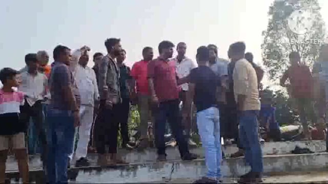 समाजसेवी अनमोल सिंह राजपूत के द्वारा सलेमपुर पंचायत के खेमीचक विशंभरचक छठ घाट का साफ सफाई शुरू कराया गया।