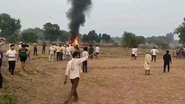 आगरा में सेना का विमान क्रैश पायलट सहित तीन लोगों ने कूद कर बचाई जान