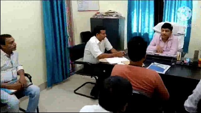 प्रखंड मुख्यालय अमरपुर में बीडीओ ने आवास सहायक के साथ किया बैठक।कार्य में तेजी लाने का दिया निर्देश।