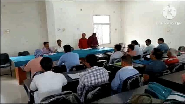 अपर समाहर्ता ने प्रखंड मुख्यालय में  बीएलओ के साथ किया बैठक। निर्वाचन कार्यो की प्रगति को लेकर दिए आवश्यक दिशा-निर्देश।