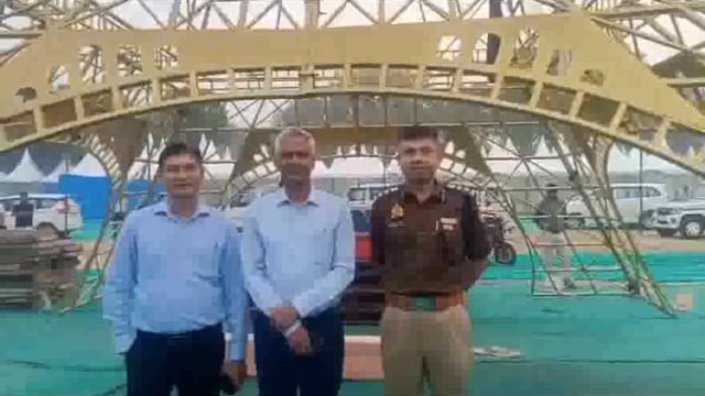 रेलवे ग्राउंड पर 11 दिवसीय ब्रज उत्सव की तैयारी को लेकर जिला अधिकारी व एसएसपी ने की बैठक