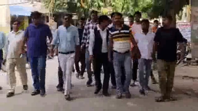 जलालाबाद के राष्ट्रीय बजरंग दल के कार्यकर्ताओं ने नारेबाजी करते हुए मांग भरा ज्ञापन एसडीएम को सौपा 