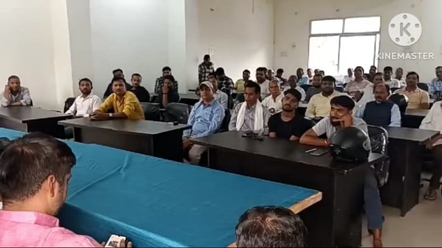 बीडीओ प्रतिक राज की अध्यक्षता में प्रखंड मुख्यालय सभागार में राशन कार्ड केवाईसी और आयुष्मान कार्ड  को लेकर हुई बैठक।