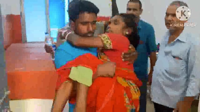 सतगढ़ा गांव में मवेशी का चारा काटने के दौरान कुट्टी मशीन में हाथ जाने से महिला का हाथ कटा। भागलपुर रेफर 