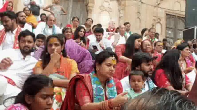 श्री हित उत्सव चैरिटेबिल ट्रस्ट द्वारा किया गया यमुना महारानी का चुनरी मनोरथ।