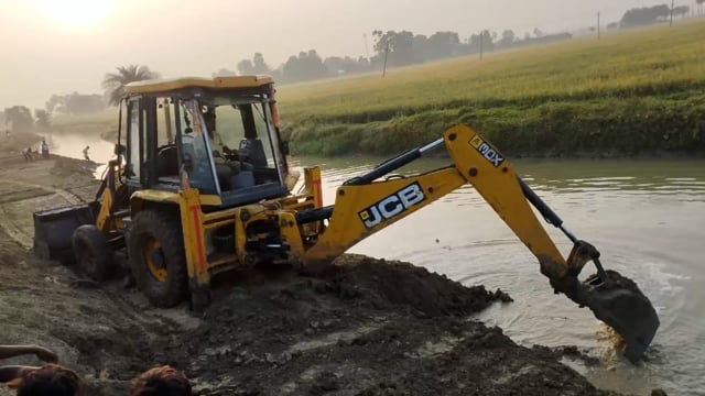 अधिकारियों ने मुखिया की उपस्थिति में विभिन्न छठ घाटों का किया निरीक्षण, दिए कई निर्देश