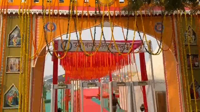 सांसद ने कहा कि ब्रजरज महोत्सव कार्यक्रम बहुत सुंदर चल रहा है आप लोग यहां आए और कलाकारों का उत्साह वर्धन करें 