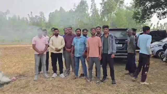 भगवानपुर क्षेत्र के खूबनपुर गांव में फूंका गया बॉबी पवार का पुतला 