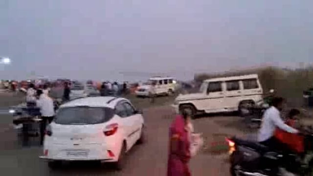 अंबेडकर नगर चाहोड़ा घाट पर महापर्व छठ के शुभ अवसर पर पूजा अर्चना के लिए भारी संख्या में श्रद्धालुओं की भीड़ जुटी।