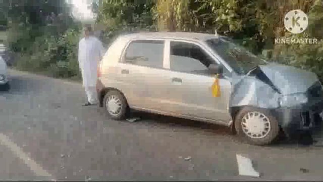 इंग्लिश मोड शंभूगंज मुख्य मार्ग में इंग्लिश गांव के समीप ऑटो एवं कार की हुई टक्कर तीन लोग जख्मी।