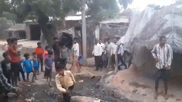 ग्राम तुर्की खेड़ा मैं ऑडियो वीडियो सिक्योरिटी लेखपाल कर रहे हैं मैन गलियों और नालियों का