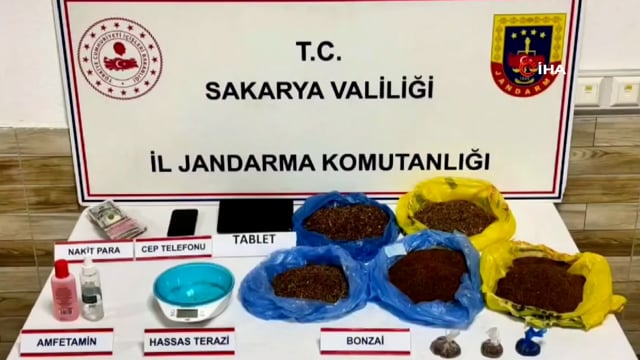 Markette uyuşturucu alışverişi kameralara takıldı