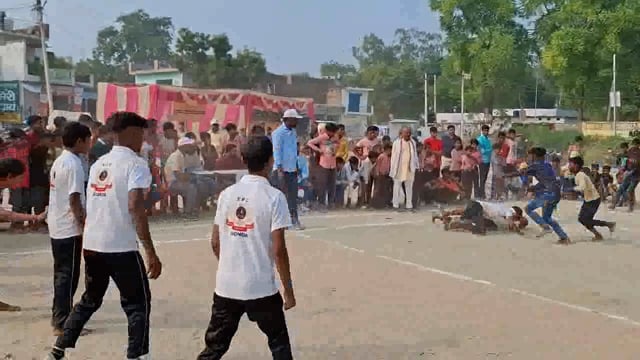 खंड शिक्षा अधिकारी की अध्यक्षता में खेलकूद प्रतियोगिता का किया गया आयोजन मुख्य अतिथि रहे,ब्लॉक प्रमुख तरबगंज