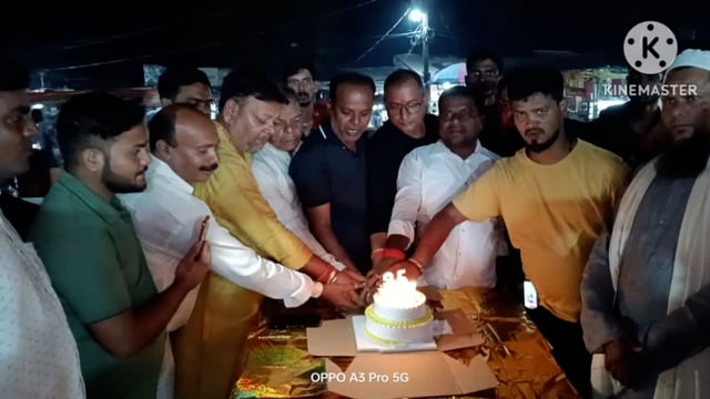 राजद कार्यकर्ताओं ने नेता प्रतिपक्ष तेजस्वी यादव का मनाया 35 वा जन्मदिन।