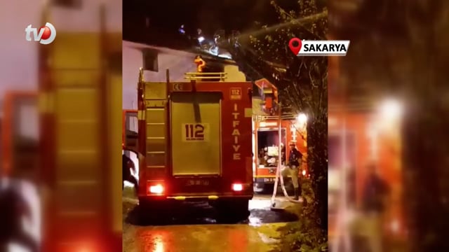 Akyazı'da İki Katlı Evde Yangın Çıktı