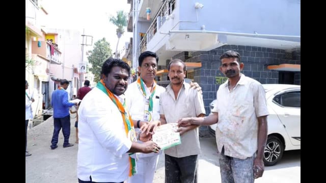 महाविकास आघाडीचे उमेदवार सुधाकर भालेराव यांच्या प्रचारार्थ जाहीर नाम्याचे वाटप