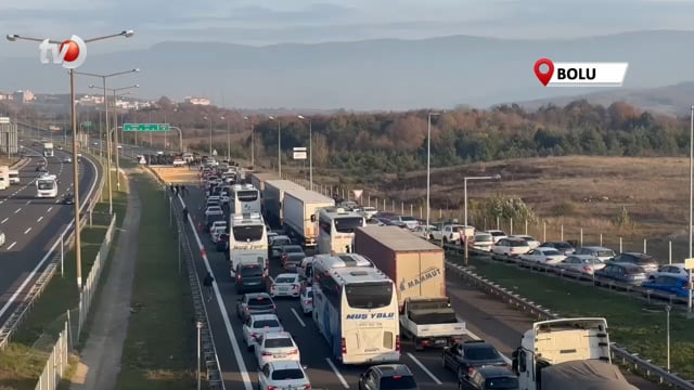 TEM'de Tır Devrildi Ankara İstikameti Ulaşıma Kapandı