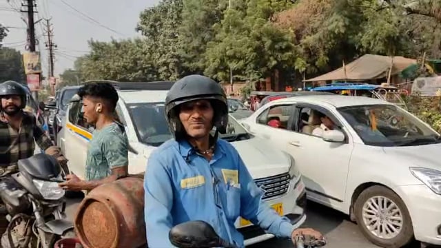 अक्षय नवमी परिक्रमा के चलते शहर के बिगड़े हालात आम रास्तों पर जाम के झाम से राहगीर परेशान रहे