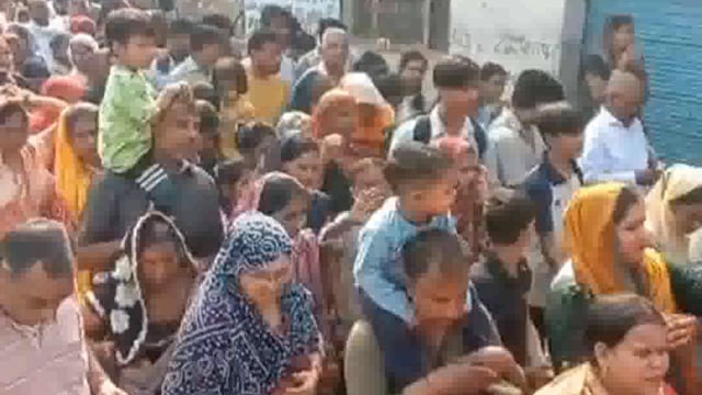 महिला श्रद्धालु को पड़ा दोरा मुंह से आया खून परिक्रमार्थियों में अफरा तफरी का मोहोल