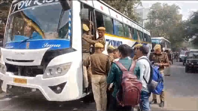 जिलाधिकारी ने सिविल डिफेंस स्काउट एनसीसी क्रेडिट को आपदा प्रशिक्षण के लिए लखनऊ रवाना किया