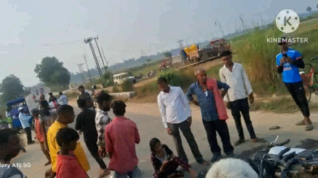 सड़क दुर्घटना में पांच लोग हुए जख्मी तीन युवक को चिंताजनक स्थिति में किया गया रेफर