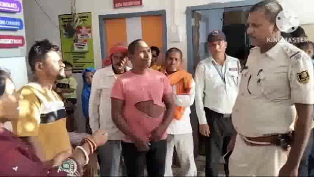 महगामा मोड़ के समीप बाइक सवार युवकों के द्वारा ऑटो सवार दो महिलाओं सहित तीन से की गई मारपीट।