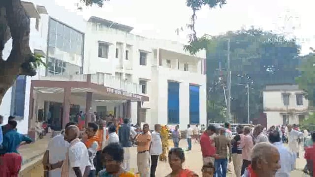 अमरपुर प्रखंड मुख्यालय में पैक्स चुनाव को लेकर नामांकन प्रक्रिया हुई शुरू। उमडी प्रत्याशियों एवं समर्थकों की भीड़।