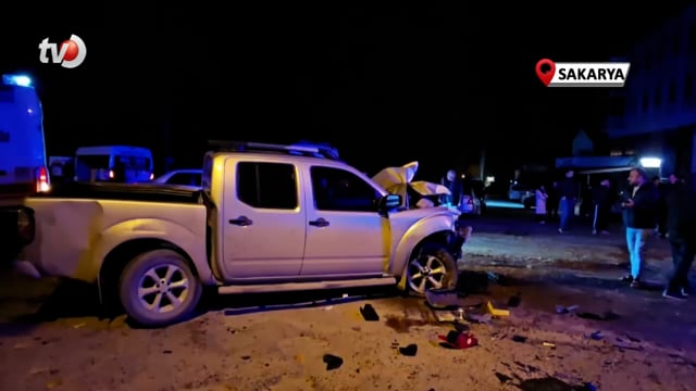 Ambulans ve Üç Aracın Karıştığı Zincirleme Kaza Kamerada 1 Ölü, 3 Yaralı