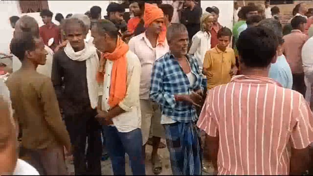 बलरामपुर रेहरा थाना क्षेत्र में बाइक व स्कूल बस में आमने-सामने की भिड़ंत जीजा साले की मौके पर हुई मौत।