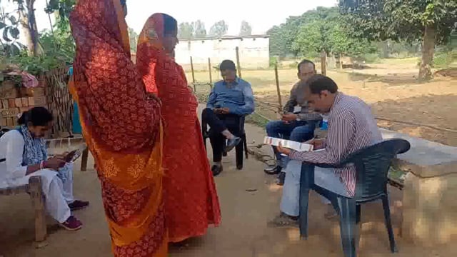 मेडिकल टीम ने सोंतारी गांव पहुंच कर चिकन पॉक्स ग्रसित बच्ची की लिया ब्लड सैंपल