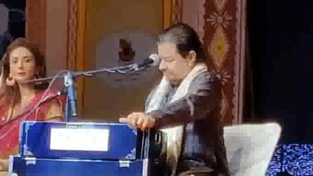 ब्रजराज उत्सव में अनूप जलोटा ने भजन गाकर श्रोताओं को किया मंत्र मुग्ध