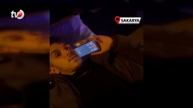 Kazada Yaralandı, Yerde Yatarken Telefonunu Elinden Bırakmadı