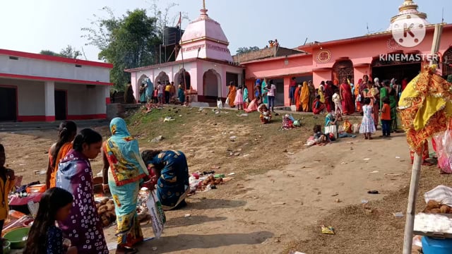 कार्तिक पूर्णिमा के अवसर पर नदी एवं सरोवरों में स्नान कर की गई पूजा अर्चना