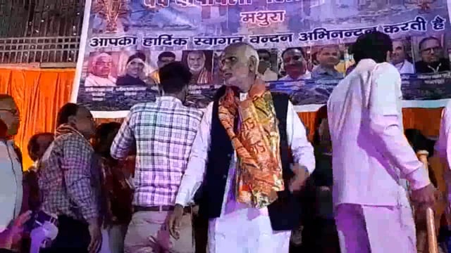 कार्तिक मास की पूर्णिमा देव दीपावली पर सजा बारह भगवान का भव्य फूल बगला दर्शन कर भक्त हुए आनंदित 