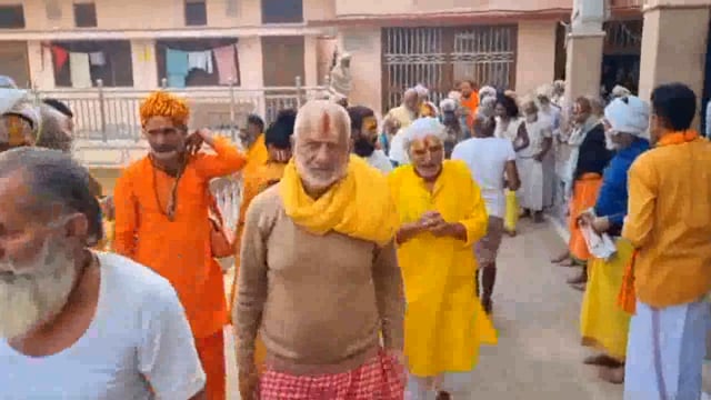 दिल्ली में लगने वाली धर्म संसद के लिए मथुरा वृंदावन से हजारों साधु संत हुए रवाना