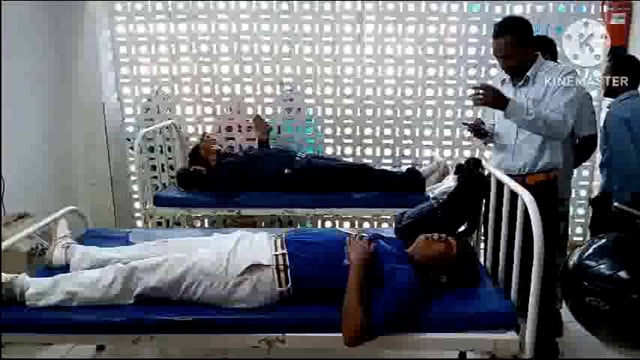 बंगाली टोला के समीप आमने-सामने बाइक की टक्कर में एक विद्यार्थी समेत तीन जख्मी।