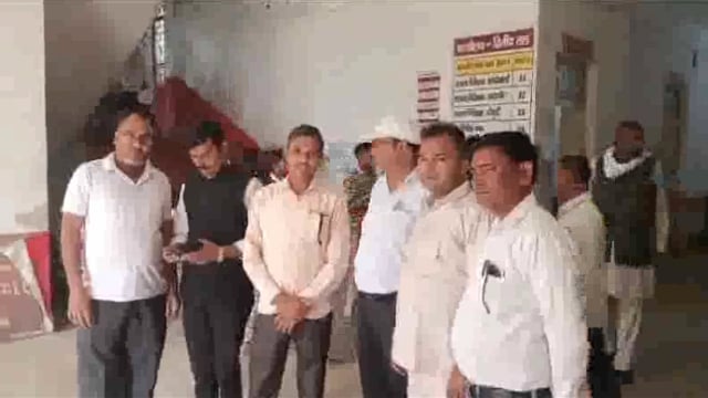 मथुरा में अपराधियों के हौसले बुलंद चौथे स्तंभ पर जानलेवा हमला छाता उप जिलाधिकारी को मुख्यमंत्री के नाम सोपा ज्ञापन