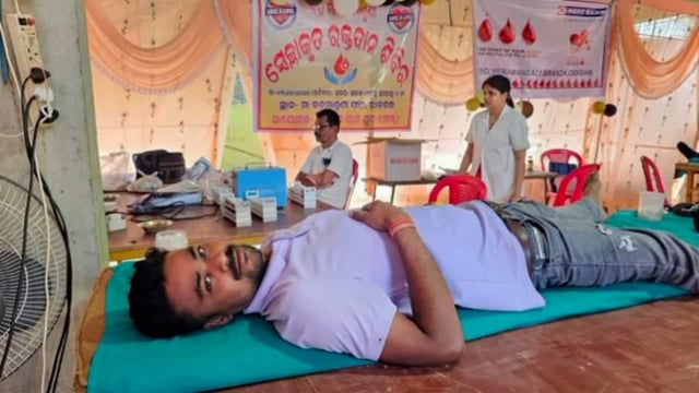 ଝାଡ଼ବନ୍ଧ ଗ୍ରାମ ଯୁବଗୋଷ୍ଠୀ ପକ୍ଷରୁ , ମା କତମାଶୁଣୀଙ୍କ ପୀଠରେ ସ୍ୱଚ୍ଛାକୃତ ରକ୍ତଦାନ ଶିବିର । ସର୍ବମୋଟ ୭୫ ୟୁନିଟ ରକ୍ତ ସଂଗ୍ରହ ହୋଇଥିବା ସୂଚନା