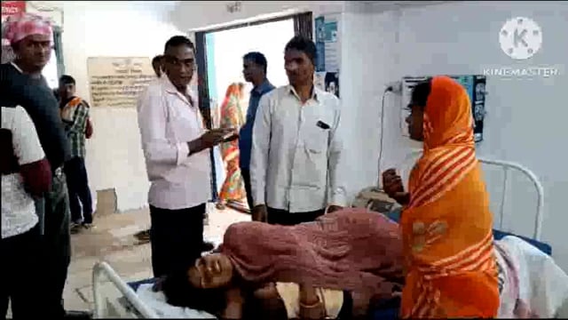 बेटी के जन्म लेने को लेकर ससुराल पक्ष के लोगों के द्वारा दहेज की मांगको लेकर विवाहिता को मारपीट कर घर से बाहर निकाला।