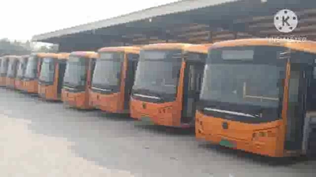 इलेक्ट्रिकल बस चालकों ने 10 सूत्रीय मांगों को लेकर की हड़ताल, बसों का संचालन नहीं होने से यात्री हुए परेशान।