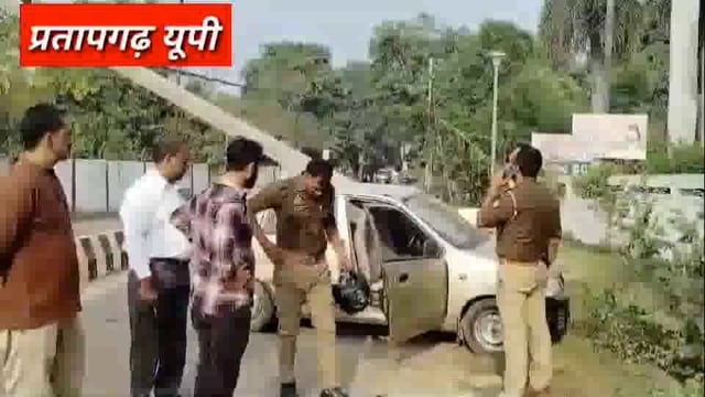हॉस्पिटल के पास से गुजर रही कार पर गिरा पोल: चालक की हालत गंभीर, प्रतापगढ़ में लापरवाही के कारण हादसा