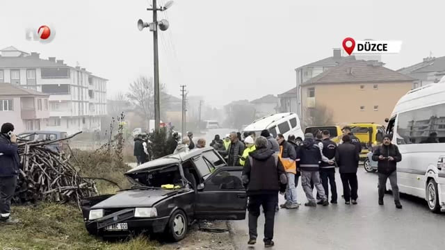 Otomobil Kağıt Gibi Ezildi 4 Yaralı