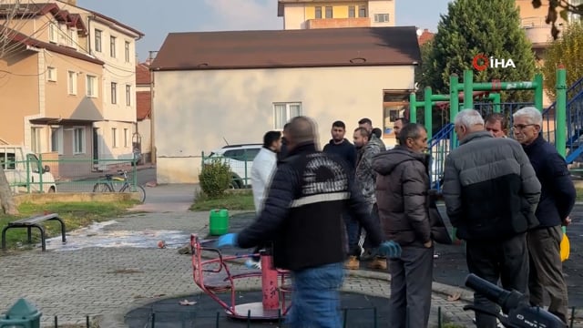 Çocuk parkında başından vurulmuş halde ölü bulundu