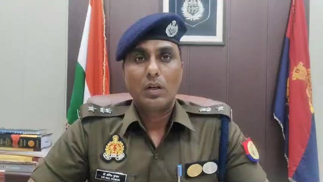 प्रतापगढ़ जिले के कोहड़ौर थाना क्षेत्र में एक युवती की घायल होने की सूचना पर पहुंची पुलिस ने पास ही एक युवक का भी शव मिला